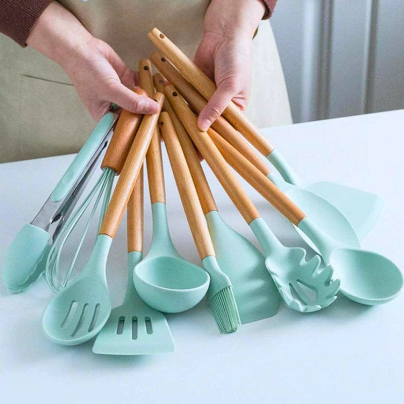 Jogo de Cozinha Kit C/12 Peças de Silicone, Utensílios e Copo Suporte para Cozinha Cabo de Madeira - Cores aleatórias